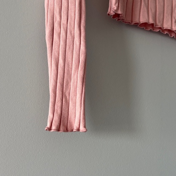 Pink Ribbed Button-Up Crop Top with v neckline and long sleeves NWOT - Picture 5 of 7